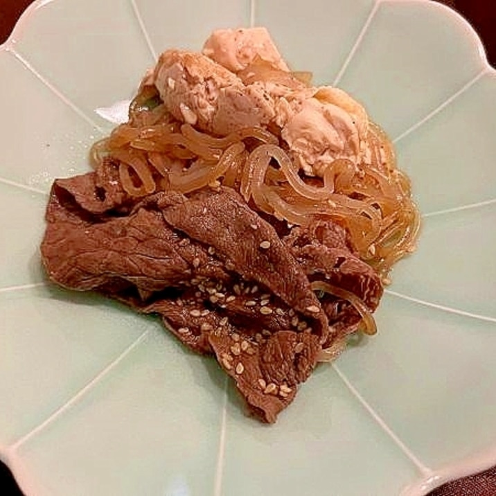 牛赤身肉と焼き豆腐の肉豆腐